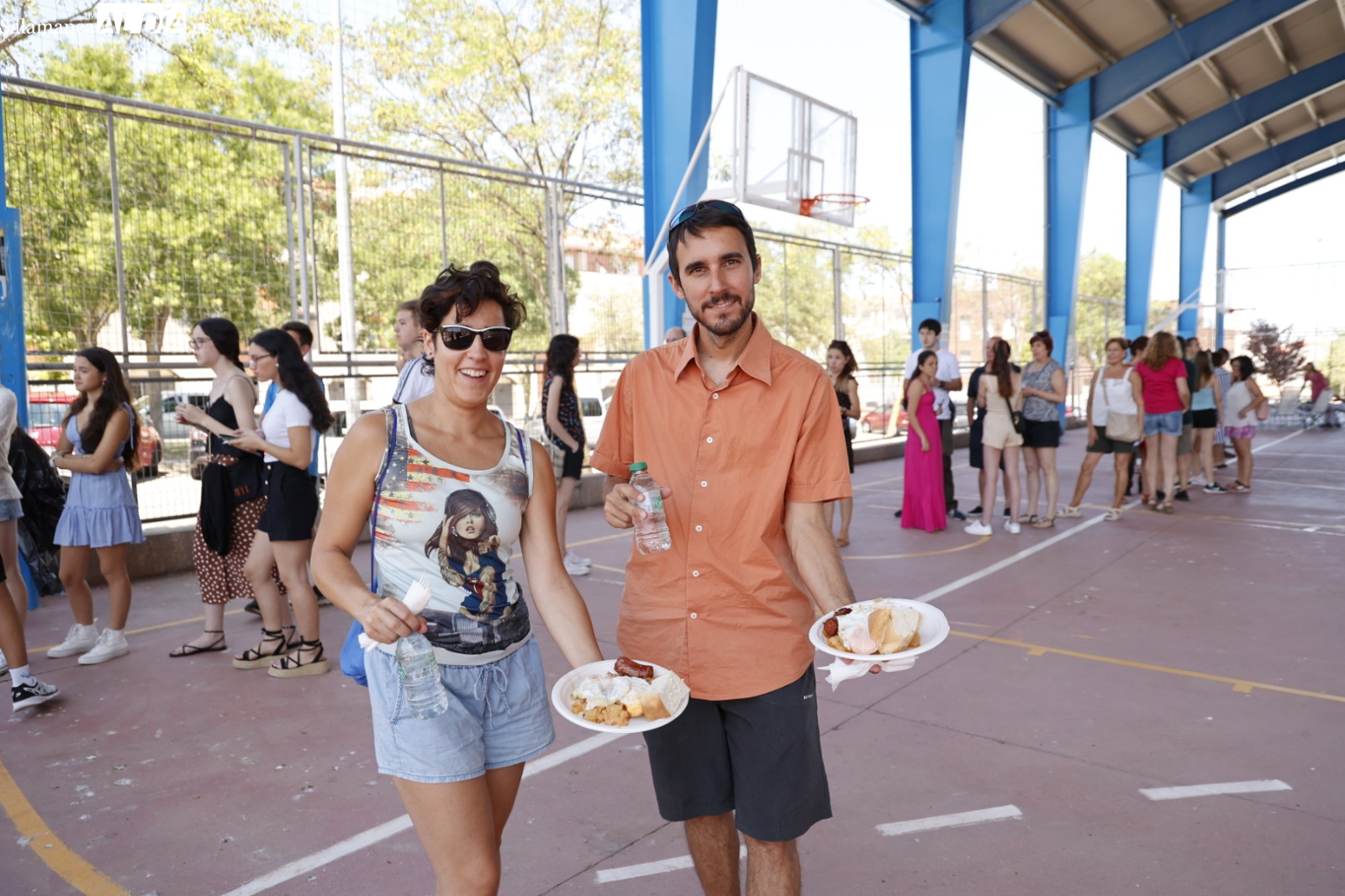 Los Vecinos De Vistahermosa Disfrutan De Sus Fiestas Con Una Comida