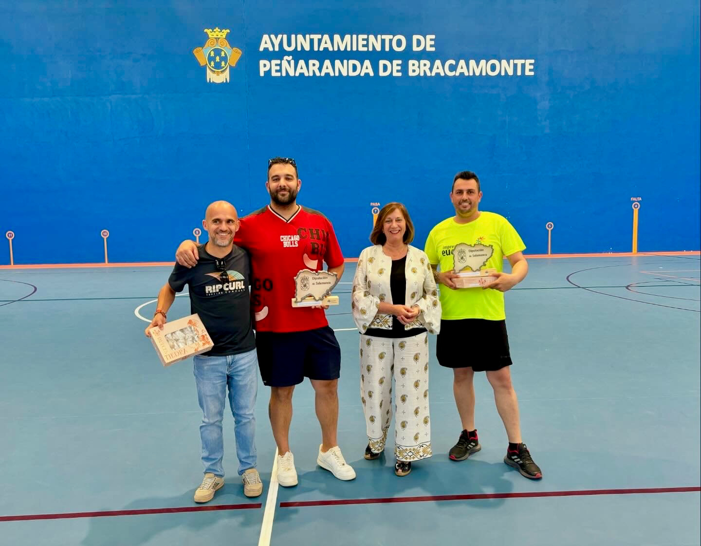 El pabellón municipal acoge la disputada final del Trofeo de Frontenis