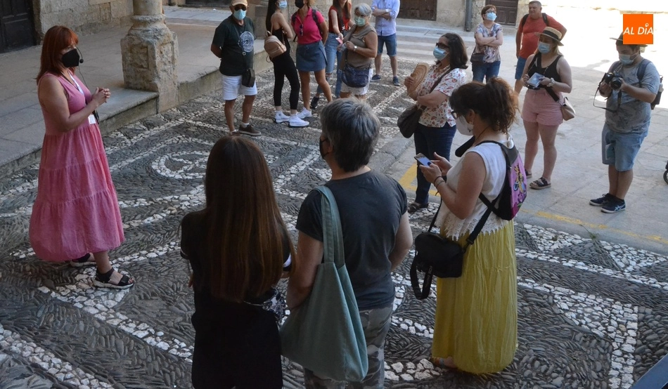 Foto 8 - Pobre asistencia a la visita para descubrir a las mujeres m&aacute;s destacadas de la historia de la...