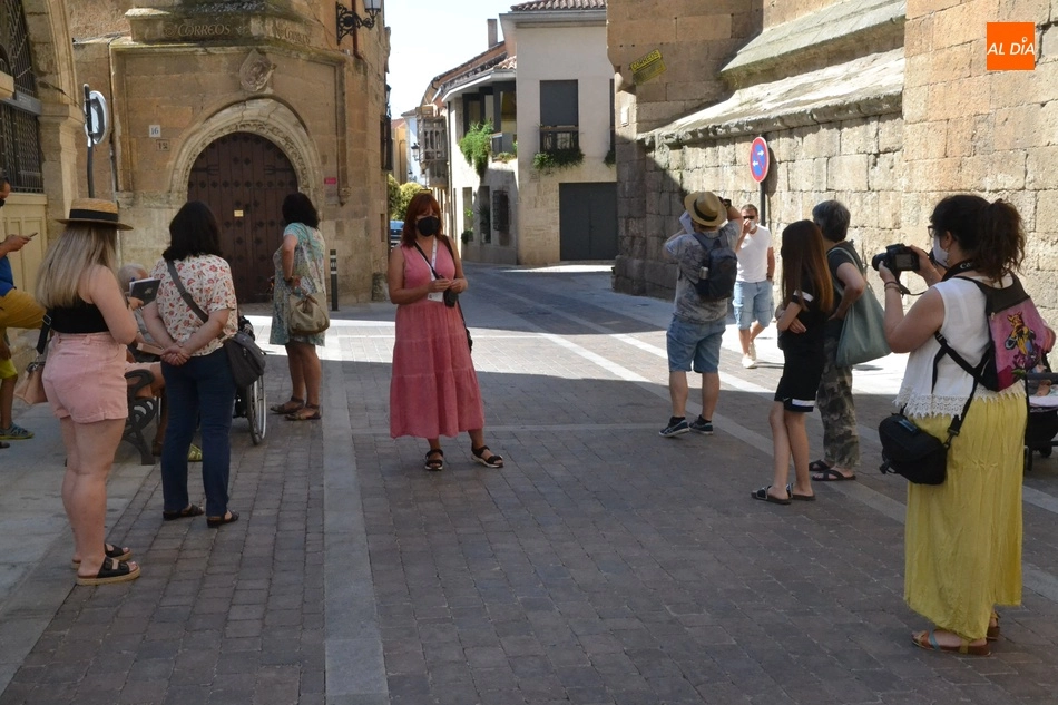 Foto 4 - Pobre asistencia a la visita para descubrir a las mujeres m&aacute;s destacadas de la historia de la...