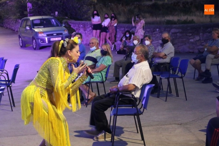 Foto 7 - Los vecinos de Sard&oacute;n de los Frailes viven la m&uacute;sica espa&ntilde;ola con La Cordobesa  