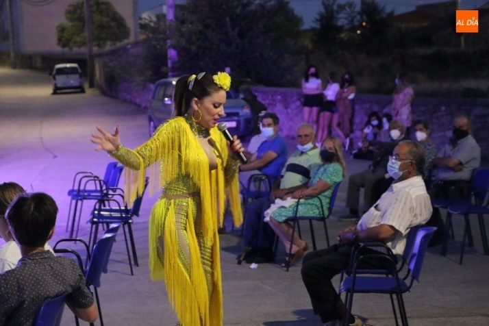 Foto 6 - Los vecinos de Sard&oacute;n de los Frailes viven la m&uacute;sica espa&ntilde;ola con La Cordobesa  