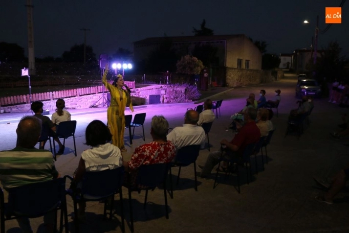 Foto 5 - Los vecinos de Sard&oacute;n de los Frailes viven la m&uacute;sica espa&ntilde;ola con La Cordobesa  