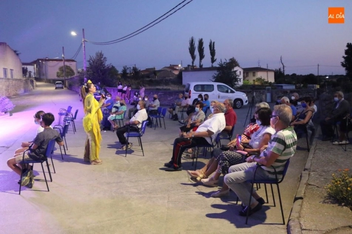 Foto 4 - Los vecinos de Sard&oacute;n de los Frailes viven la m&uacute;sica espa&ntilde;ola con La Cordobesa  