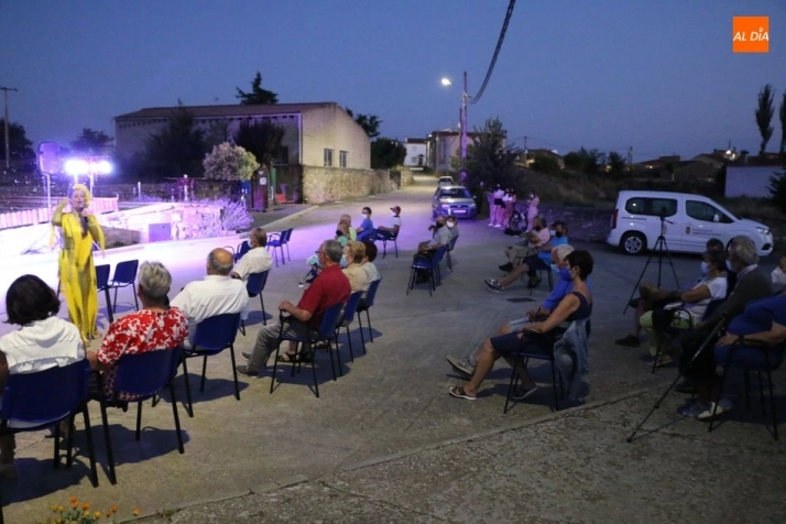 Foto 2 - Los vecinos de Sard&oacute;n de los Frailes viven la m&uacute;sica espa&ntilde;ola con La Cordobesa  