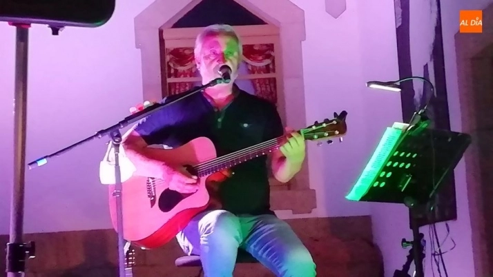 Foto 4 - Mundi ofreci&oacute; canciones de una gran &eacute;poca de la m&uacute;sica espa&ntilde;ola en su concierto en Lumbrales