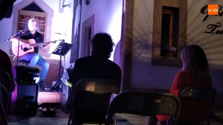Foto 10 - Mundi ofreci&oacute; canciones de una gran &eacute;poca de la m&uacute;sica espa&ntilde;ola en su concierto en Lumbrales