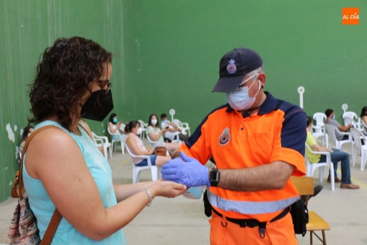 Foto 10 - Primera dosis de Pfizer para casi 500 personas de 30 a 35 a&ntilde;os residentes en Las Arribes  