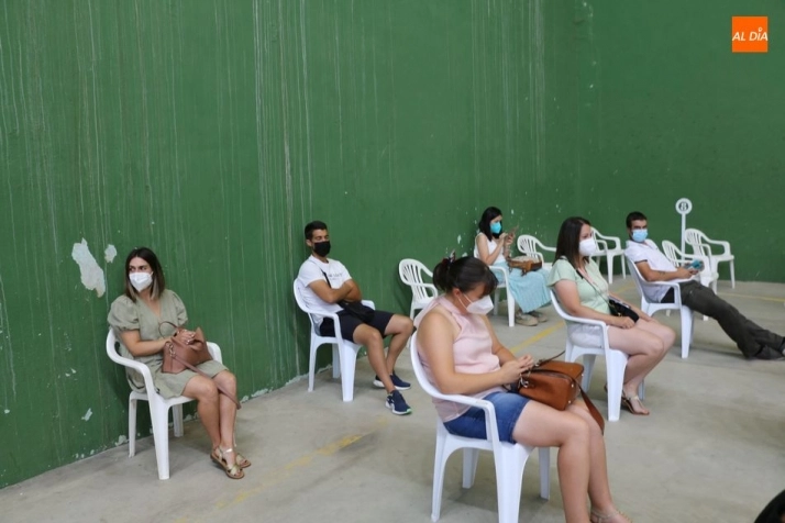 Foto 9 - Primera dosis de Pfizer para casi 500 personas de 30 a 35 a&ntilde;os residentes en Las Arribes  