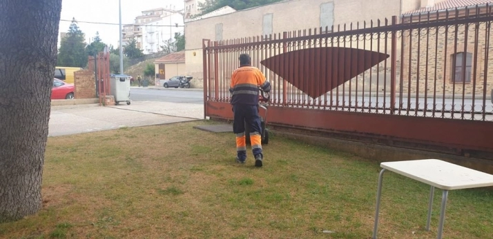 Foto 3 - El Ayuntamiento de Alba de Tormes cuida de sus zonas verdes