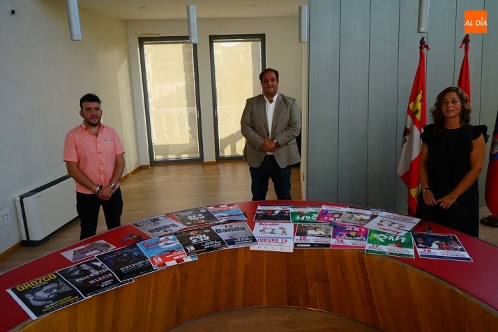 Roberto Hernández, Roberto Martín y María Jesús Moro en la presentación de la programación festiva de Guijuelo 2021 - Kiko Robles