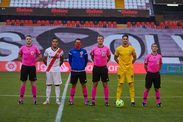 Estévez Iglesias, primero por la izquierda, en su último partido en los play off de Segunda División, entre el Rayo y el Girona FC - FCYLF