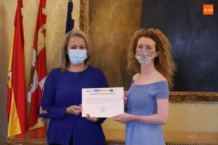 Foto 3 - Diecisiete mujeres reciben su diploma tras finalizar el itinerario formativo &lsquo;Sobrecarga en las...