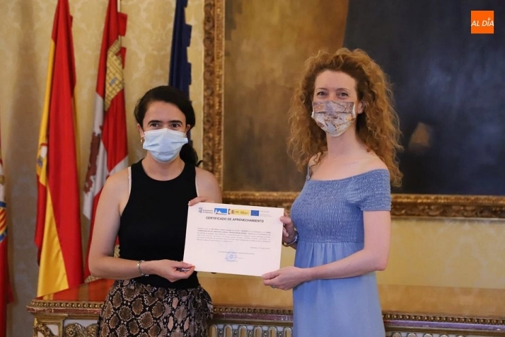 Foto 2 - Diecisiete mujeres reciben su diploma tras finalizar el itinerario formativo &lsquo;Sobrecarga en las...