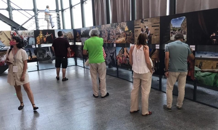 Foto 2 - La exposici&oacute;n fotogr&aacute;fica sobre la Feria de Teatro llega a la Feria Ib&eacute;rica de Fund&acirc;o  
