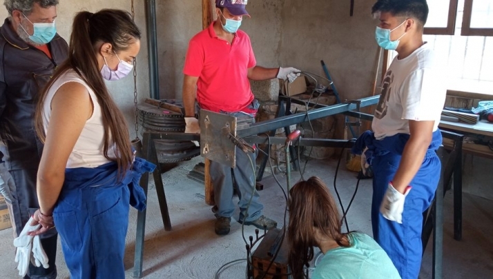 En el curso patrticipan cinco chicos y dos chicas