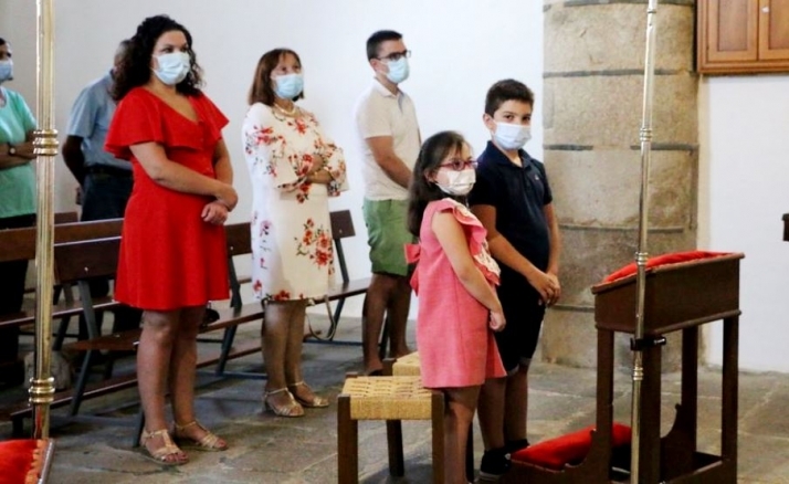 Celebración contenida