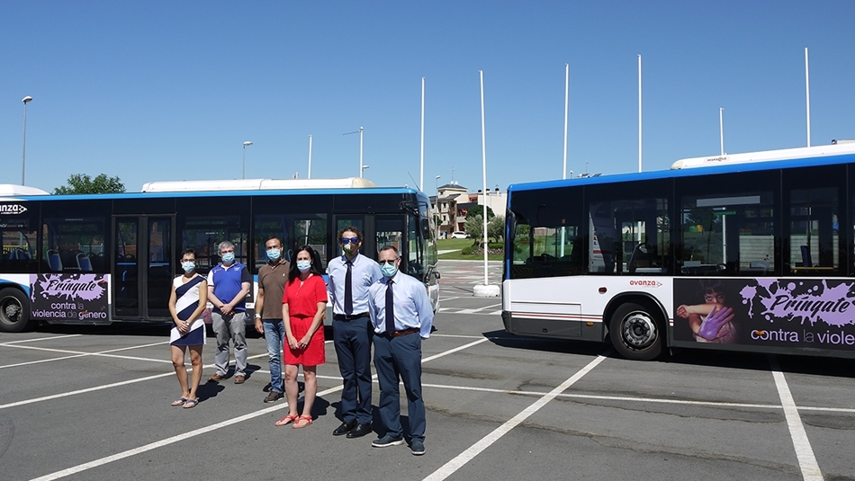 Los autobuses de Carbajosa se suman a la campaña ¡Príngate contra la violencia de género!
