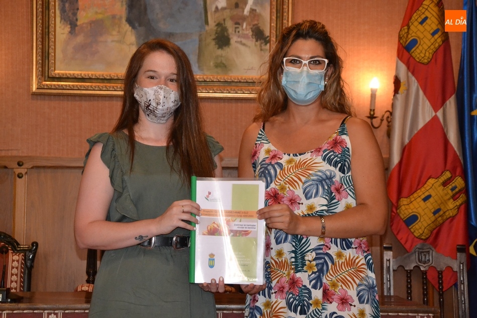 El Ayuntamiento concede una subvención de 500€ a la Asociación de Parkinson  