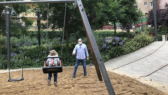 La convivencia de jóvenes y abuelos deberá ser con prevención pero reduciendo el miedo