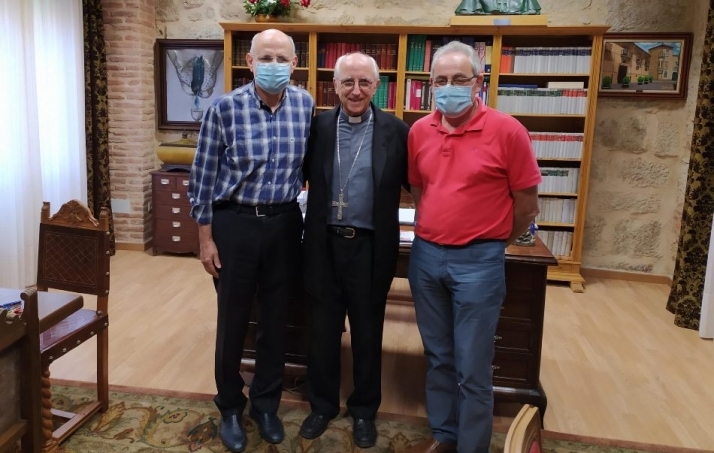 Jesús García Burillo recibe al párroco de la popular Iglesia madrileña de ‘los Jerónimos’  