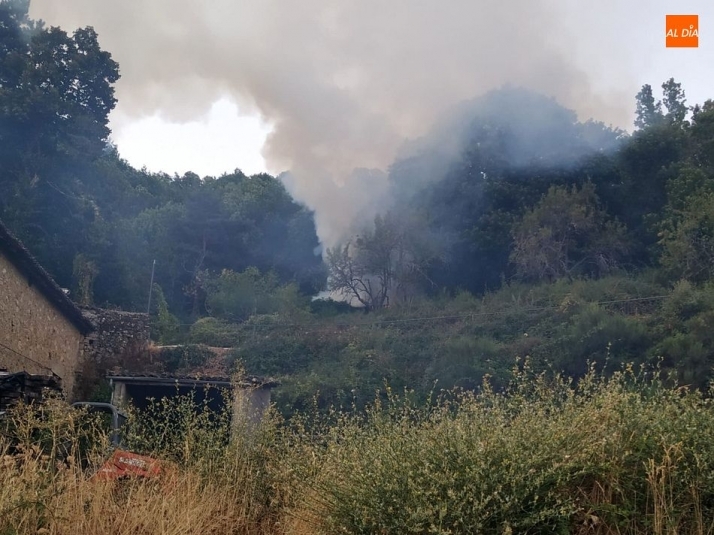 Una quema de basura provoca un incendio forestal en Candelario