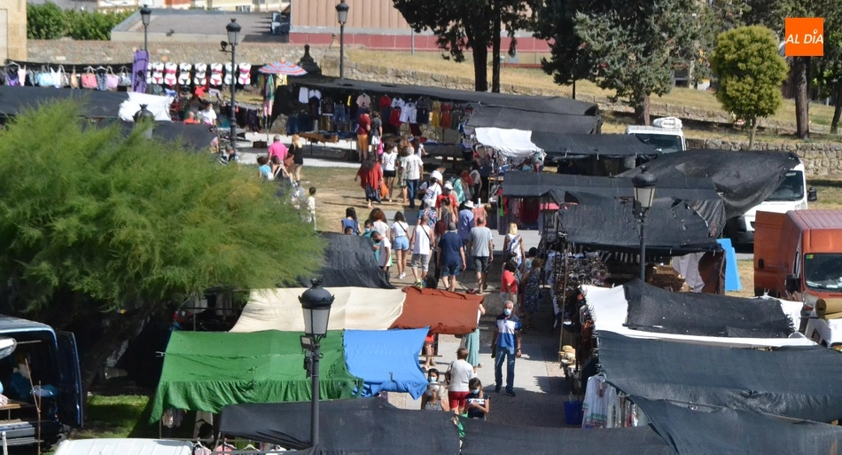 El mercadillo de este sábado sí se celebrará, aunque con cuatro puestos reubicados debido a la...