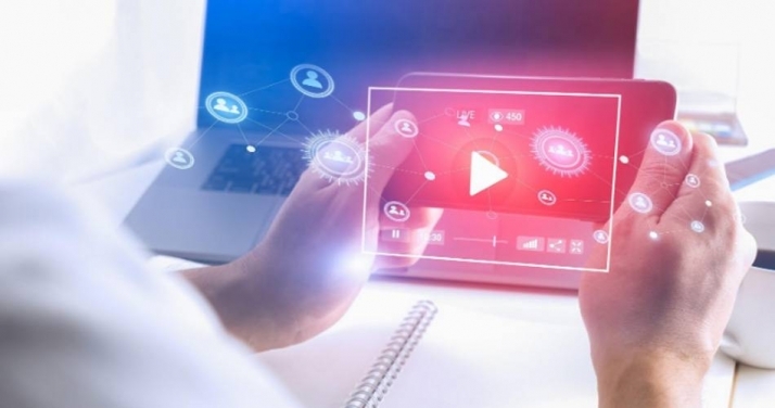 IU-CR en Común explica que fue suya la propuesta de incluir los equipos informáticos en las becas ...