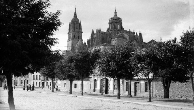 El paseo del rector Esperabé, antigua carretera de Villacastín a Vigo
