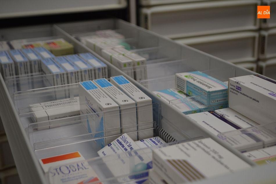 Imagen de archivo de cajas de medicamentos