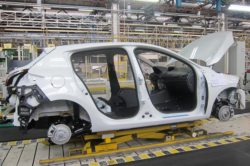 Cadena de montaje en una factoría de Renault. Foto: EP