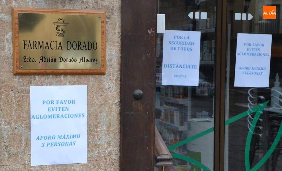 La ciudad mantiene cierto movimiento en el lluvioso primer día laborable de la cuarentena  