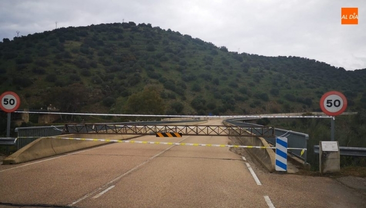 Puente fronterizo de La Fregeneda en el muelle fluvial de Vega Terrón