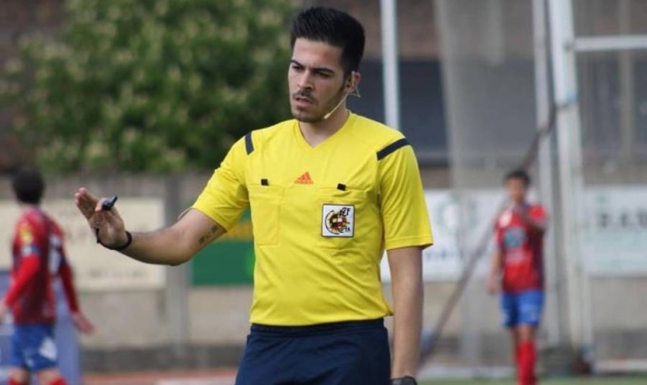 Jandro Castro Alarcón, árbitro de Tercera división. Foto: @jandroaka
