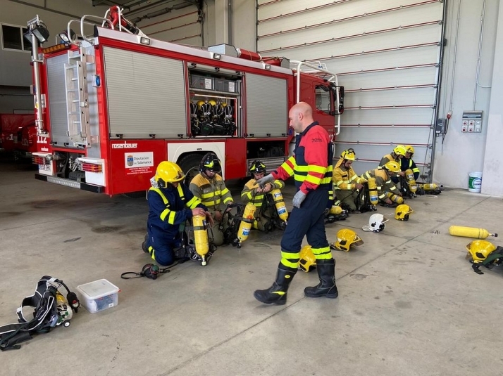 Los efectivos disponibles de los bomberos están volcados en frenar la expansión del COVID-19 en los municipios de la provincia de Salamanca, ha asegurado la Diputación