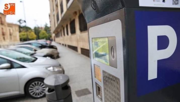Varios coches, en zona de ORA