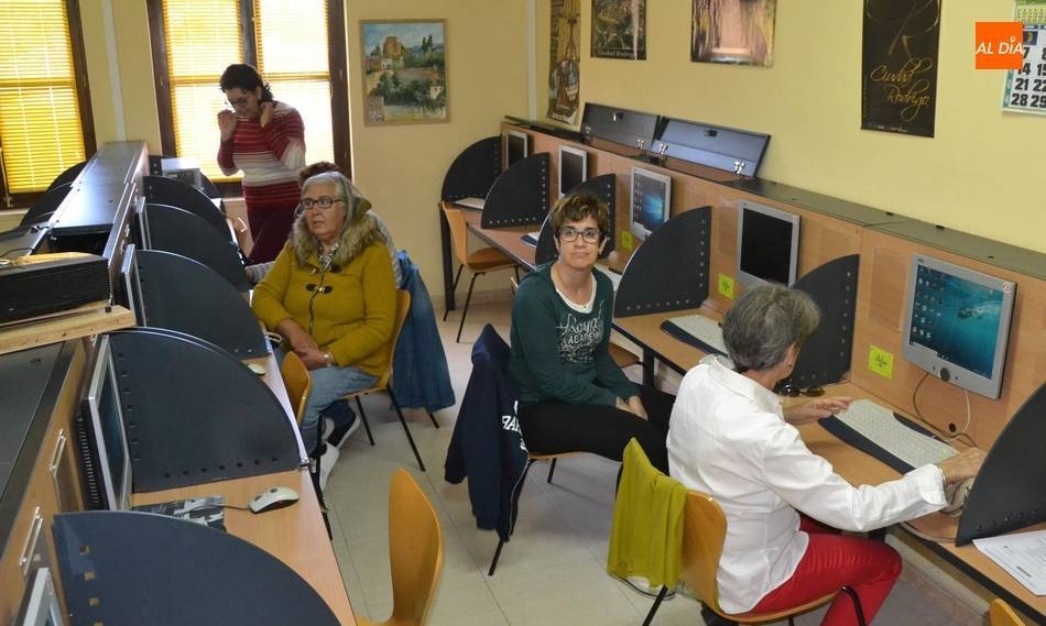 Imagen de participantes en uno de los cursos de Nuevas Tecnologías