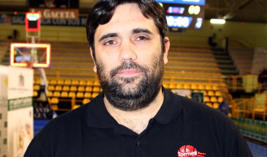 Manu, entrenador del cadete del CB Tormes en 2005. Foto @CBTormes