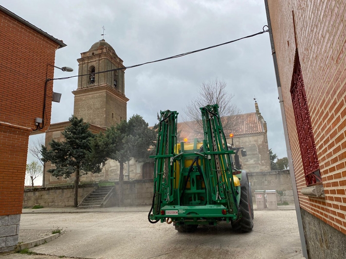 Cantaracillo desinfecta sus calles y plazas desde esta semana