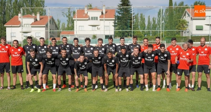 Todo el primer equipo de Unionistas, al inicio de la pretemporada