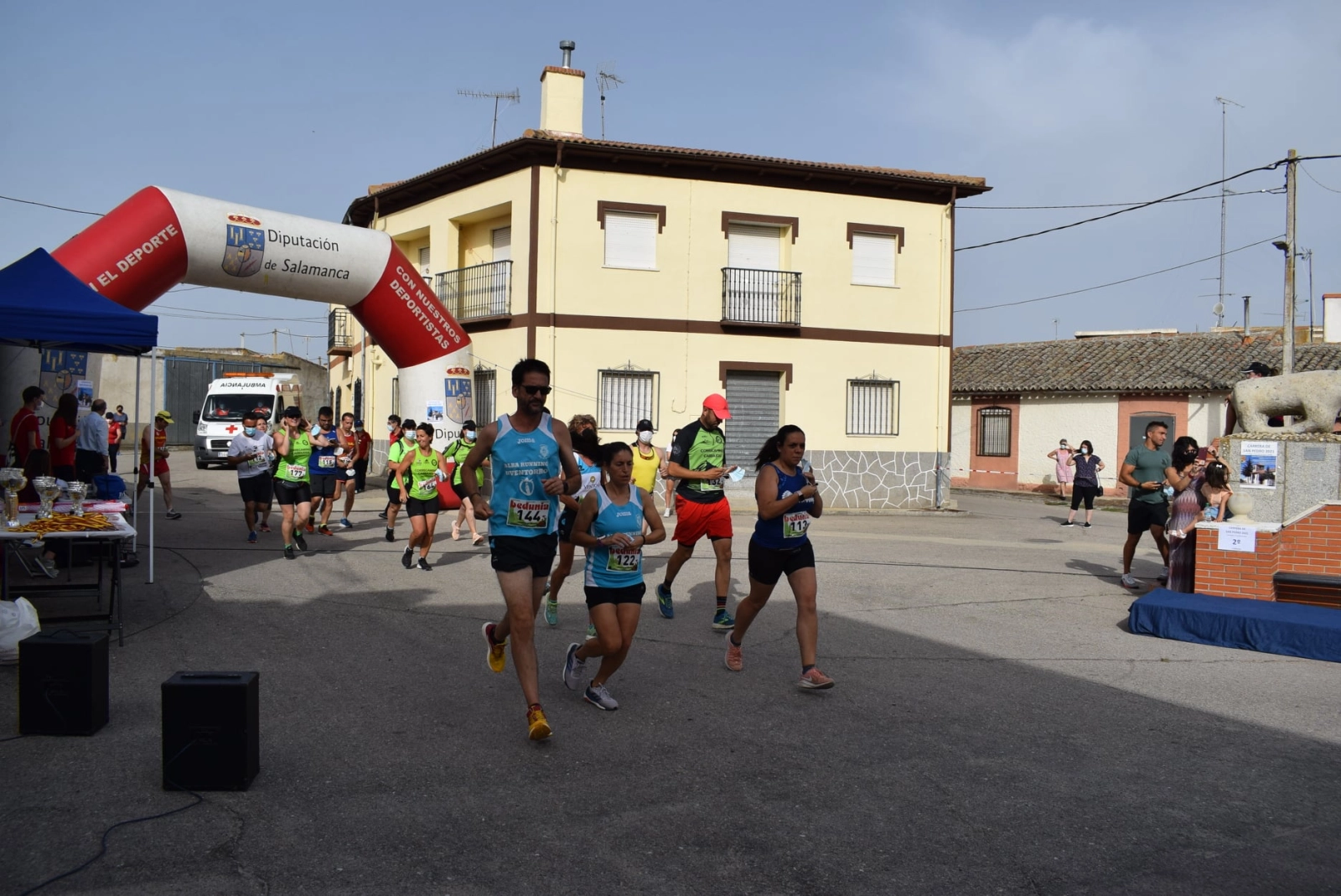 Foto 7 - Adri&aacute;n Moto y &Aacute;ngeles Mu&ntilde;oz se llevan la victoria en la Carrera Popular San Pedro de Larrodrigo