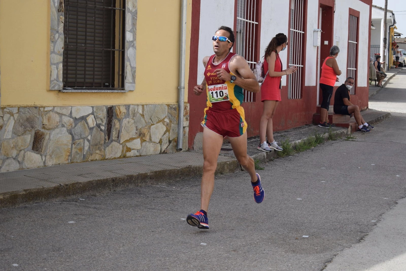 Foto 6 - Adri&aacute;n Moto y &Aacute;ngeles Mu&ntilde;oz se llevan la victoria en la Carrera Popular San Pedro de Larrodrigo