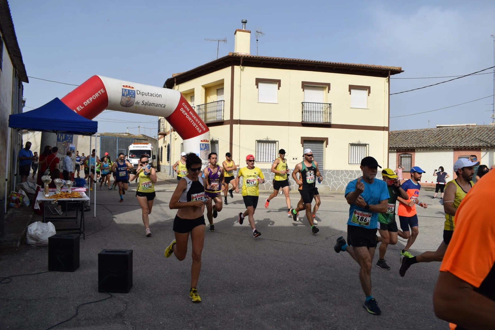 Foto 5 - Adri&aacute;n Moto y &Aacute;ngeles Mu&ntilde;oz se llevan la victoria en la Carrera Popular San Pedro de Larrodrigo