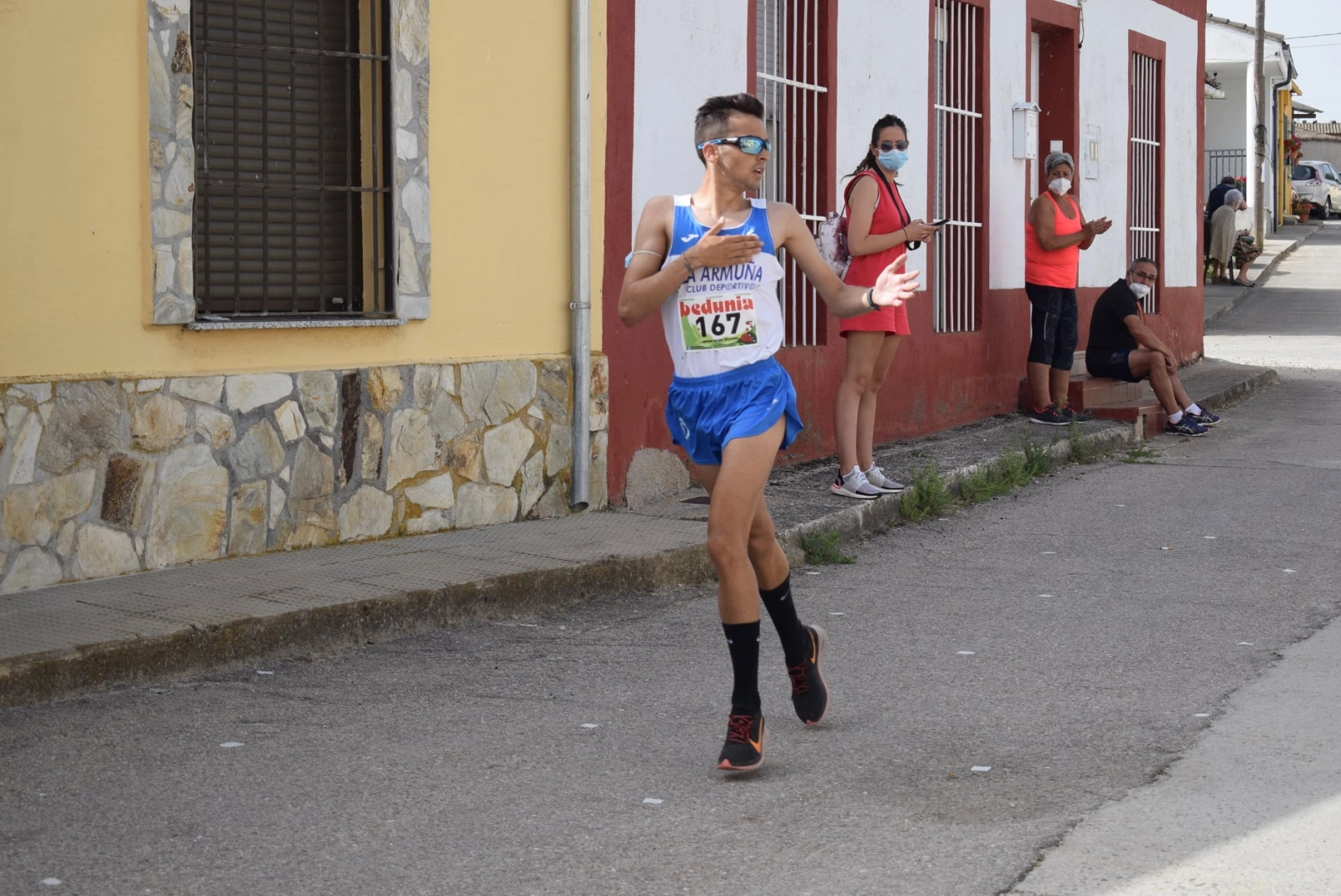 Foto 4 - Adri&aacute;n Moto y &Aacute;ngeles Mu&ntilde;oz se llevan la victoria en la Carrera Popular San Pedro de Larrodrigo