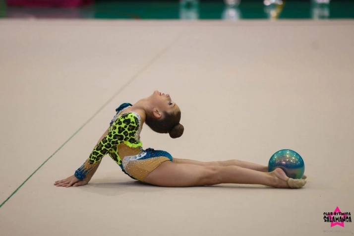 Foto 4 - Celia Morena, una promesa de la gimnasia r&iacute;tmica con ra&iacute;ces en Fresno Alh&aacute;ndiga