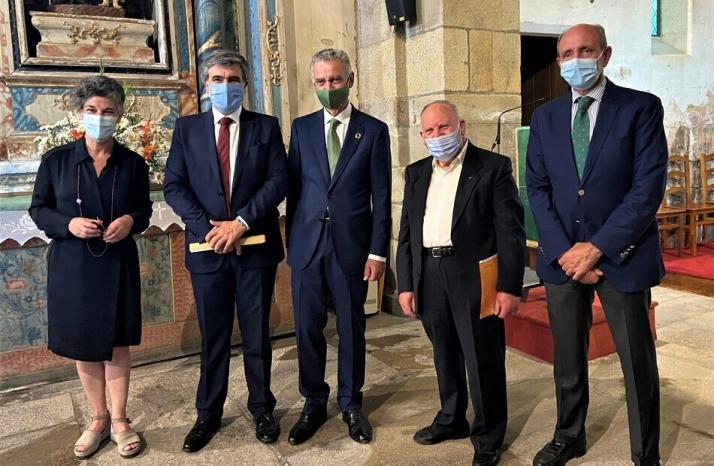 Castro, Vaz, García, Guerra y Castresana, en el acto de inauguración de la restauración del exterior del templo