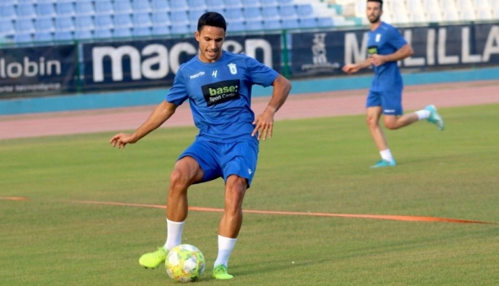 Álvaro Molina en un entrenamiento de la campaña anterior con la UD Melilla. Foto