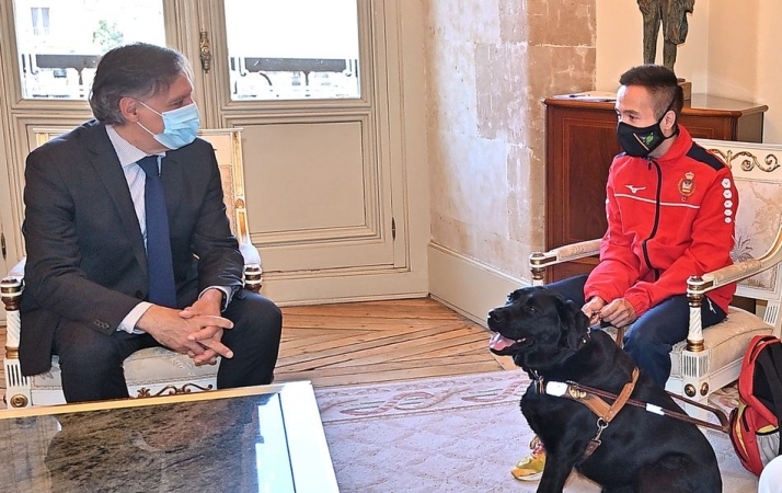 Recepción del alcalde Carlos García Carbayo al arquero salmantino Daniel Martín Anaya