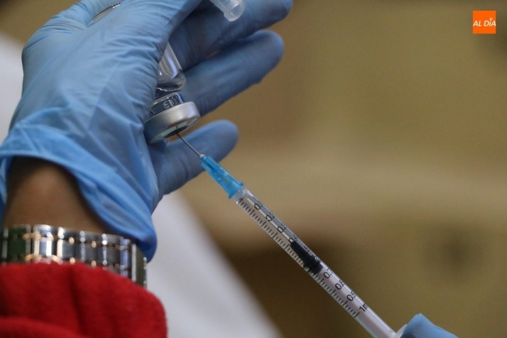 Foto de archivo de una vacuna frente al coronavirus