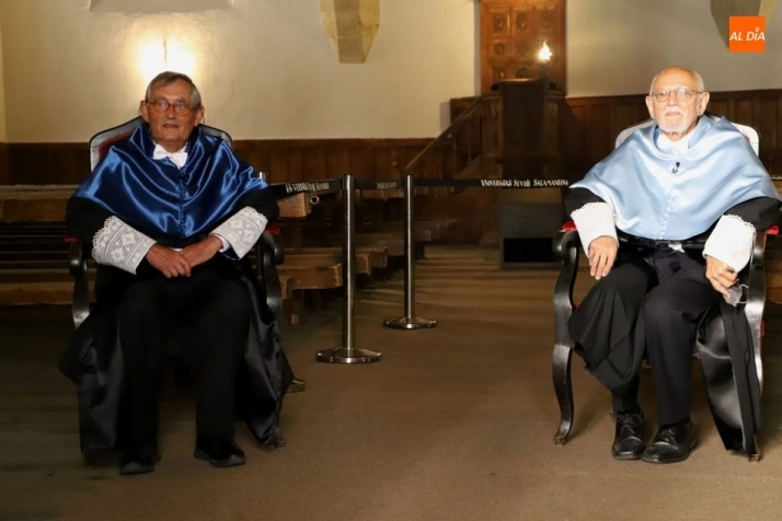 El biólogo español Miguel Delibes de Castro y al filólogo estadounidense David Konstan, nuevos doctores honoris causa por la USAL. Foto de Lydia González